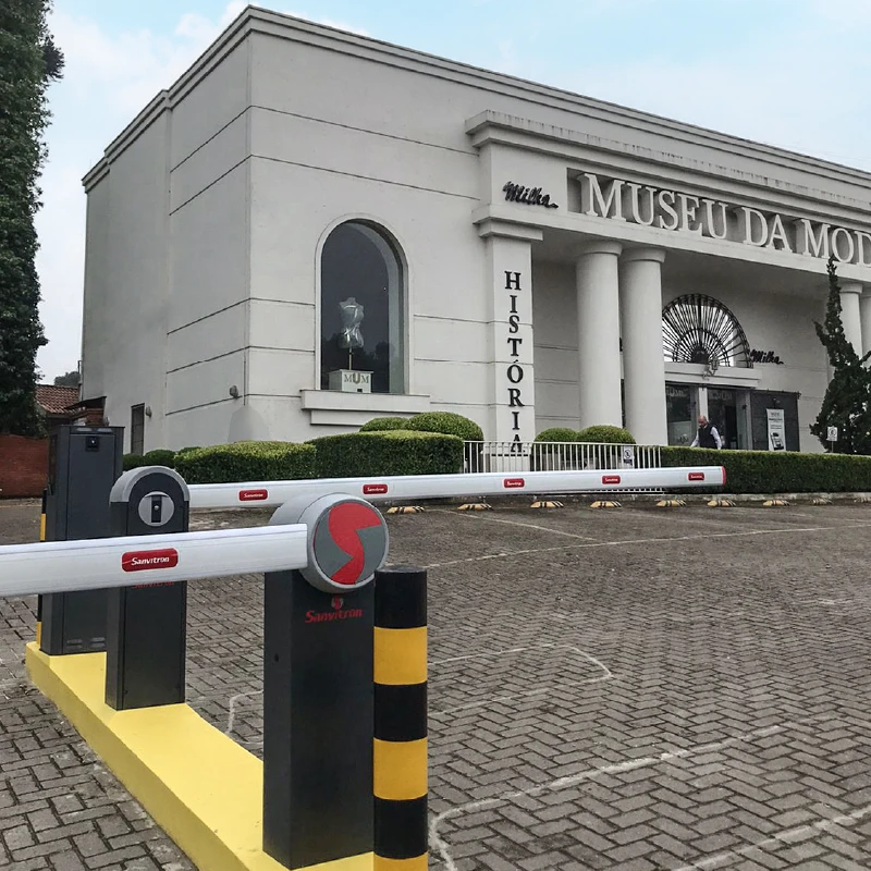 Serviço de automação da Sanvitron no museu da moda, em Canela/RS.